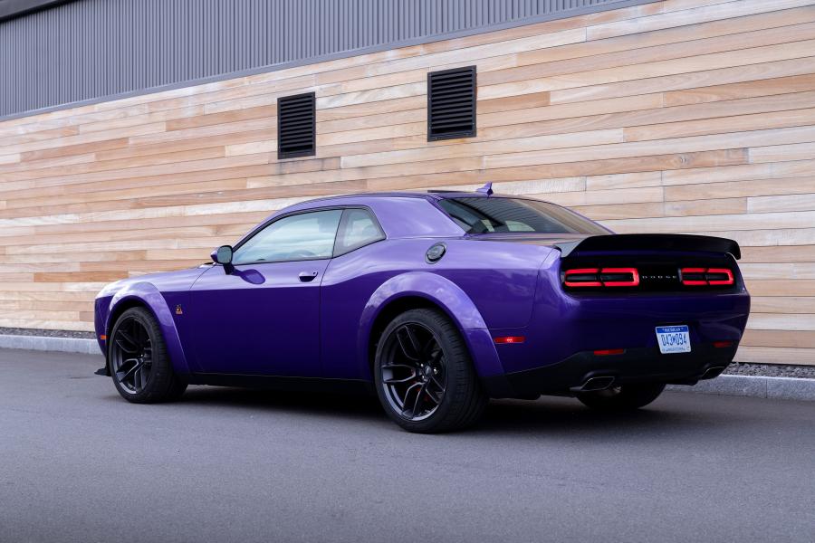  Dodge Challenger R/T Scat Pack Widebody (LC) 2018 года  (фото 42 из 48)